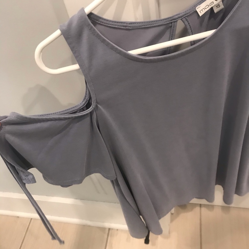 Francesca’s - Cold shoulder Top - Picture 3 of 3